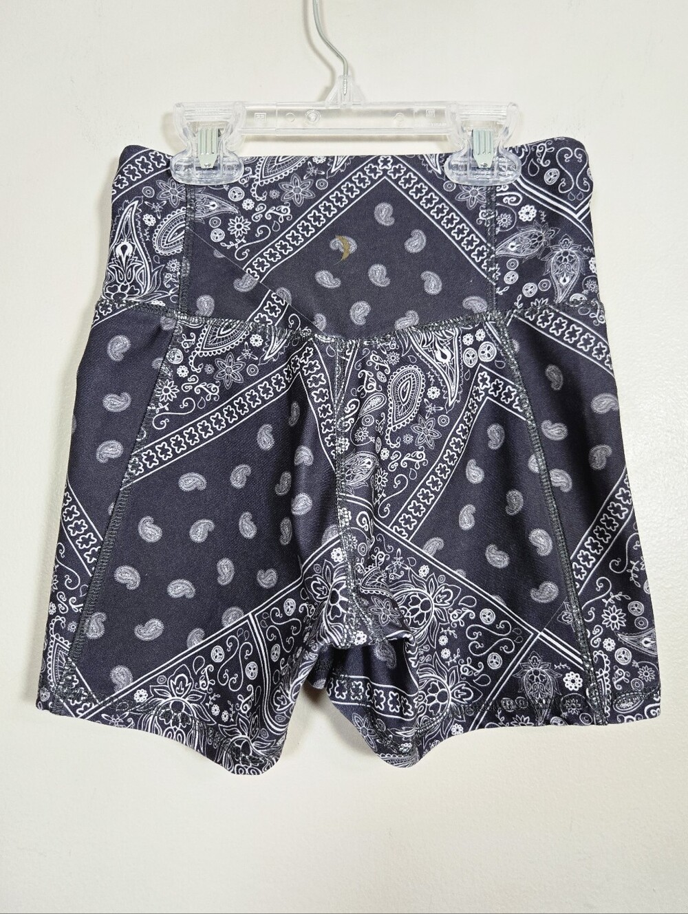 Jessica Simpson Grey & White Paisley Print Bike Shorts, Size XS ~ EUC - Picture 4 of 9